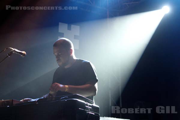 COM TRUISE - 2011-11-16 - PARIS - Point Ephemere - 